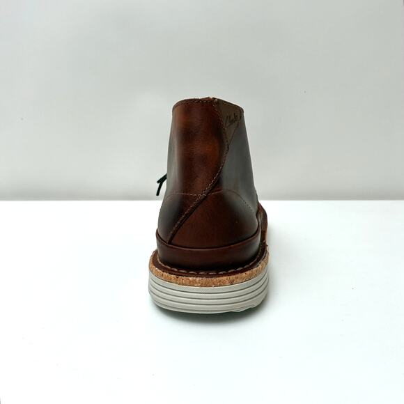 NIB Clarks Men\'s Bruno Top Chukka Brown Leather Boots - US10.5 D; EU44